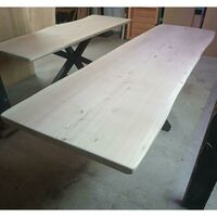 lange boomstamtafel met zwarte spiderpoot