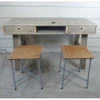 steigerhout bureau  met vintage krukjes